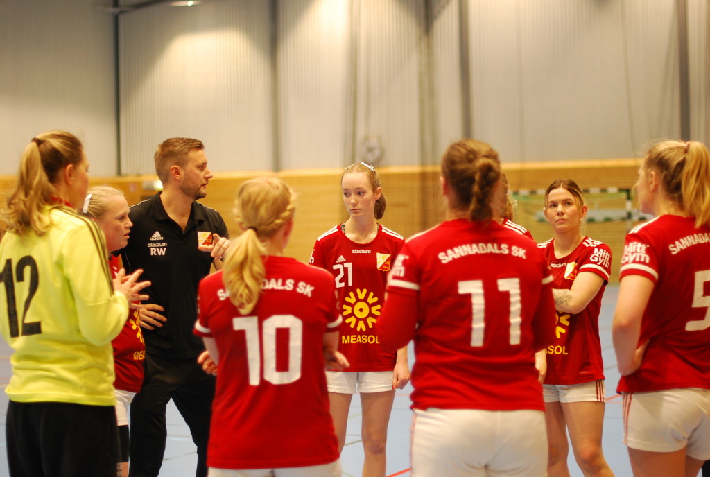 Damer A tappade säsongens sista match borta mot Årstaiterna