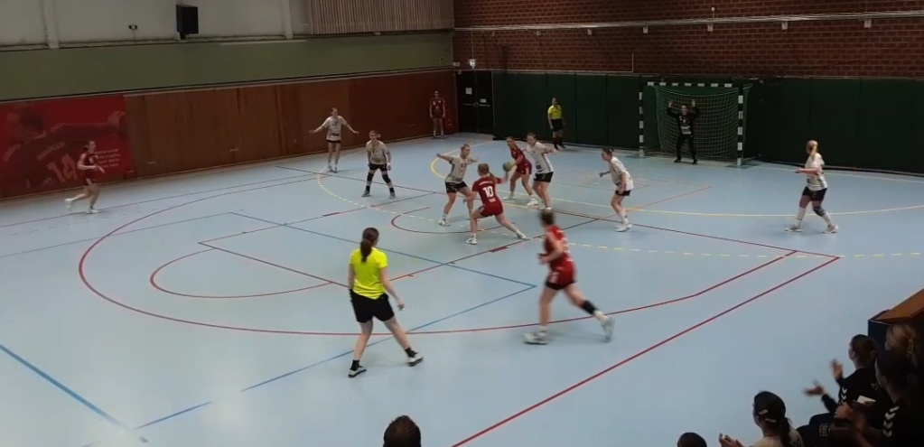 Damerna förlorade jämn match mot HF SIF