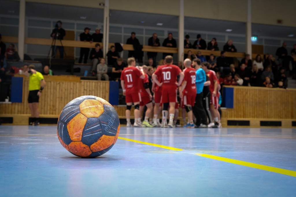 Tung uddamålsförlust i seriepremiären