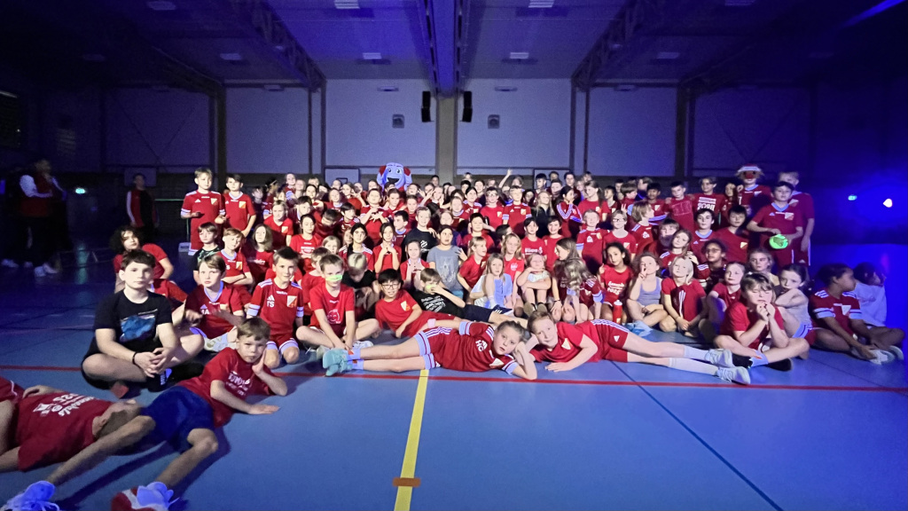 Julavslutning med neonhandboll